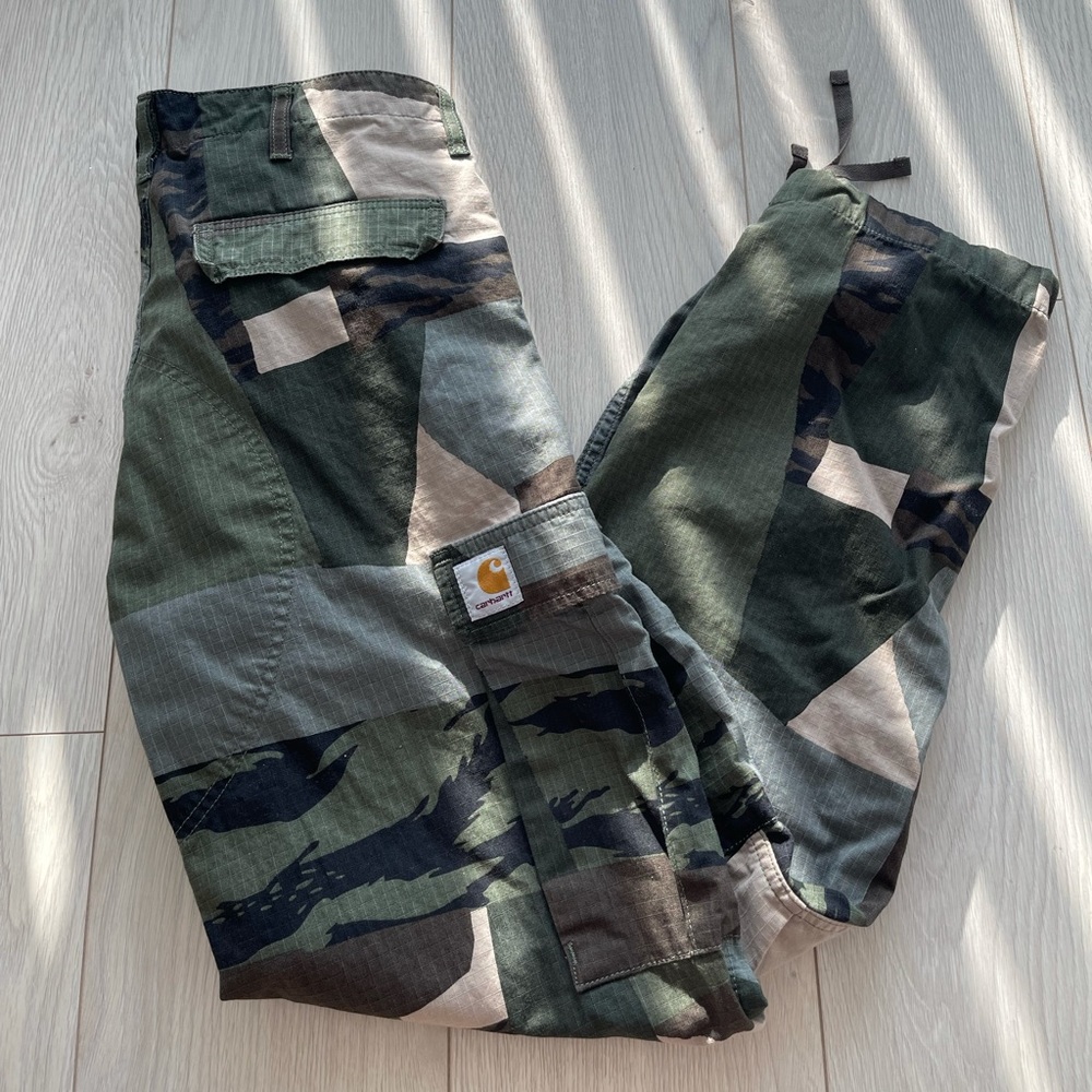 Sold Men’s Carhatt Regular Cargo Pant